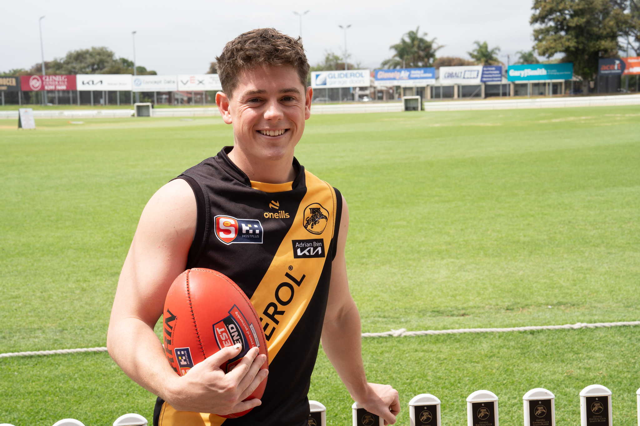 Patrick Parnell signs on for 2025 Glenelg Football Club